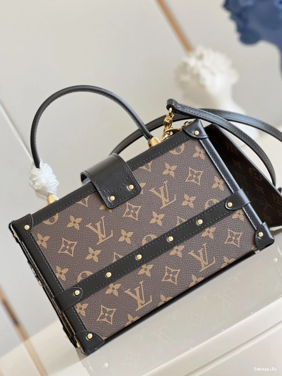LOUIS PETITE V MALLE VUITTON 0601